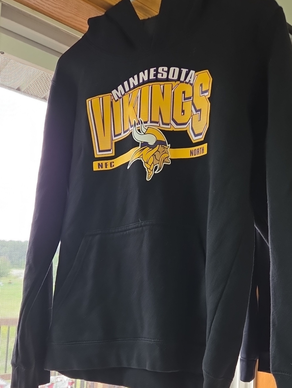 Minnesota Vikings Black Crewneck Sweatshirt - Team Logo Pullover
